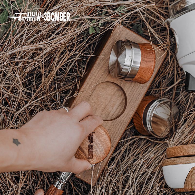 MHW-3BOMBER 轟炸機 Sokudo檀香木系列 58.35MM 壓粉器 布粉器