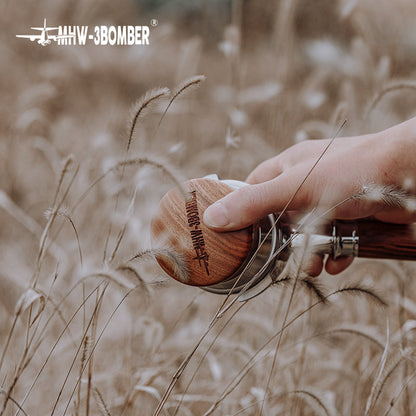 MHW-3BOMBER 轟炸機 Sokudo檀香木系列 58.35MM 壓粉器 布粉器